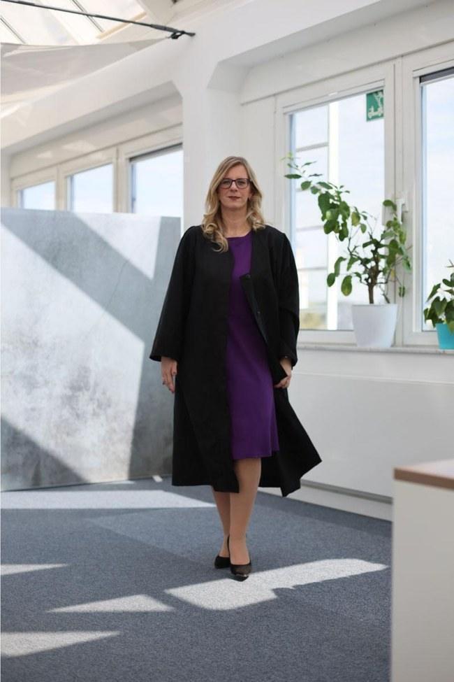 Rechtsanwältin Ulrike Schmidt-Fleischer im Büro