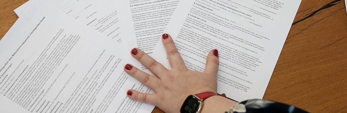 Notarin bei der Arbeit